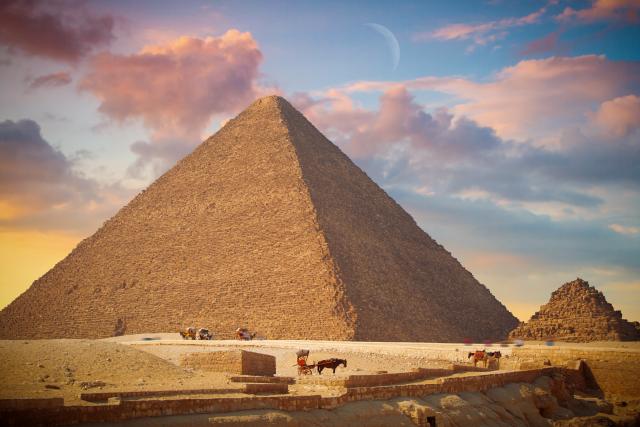 Obiđite Veliku piramidu u Gizi, a da se ne pomerite sa mesta