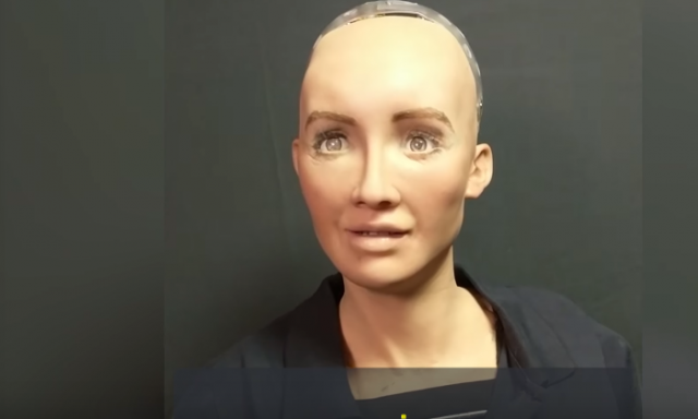 Robot Sofija: Prvo je htela da "uništi ljude", ali ih sada "voli"