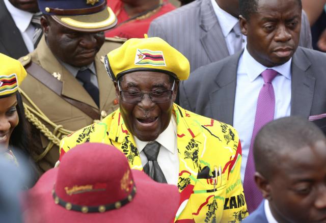 Eksplozije, "pala TV", vojska na ulicama - kraj Mugabea?