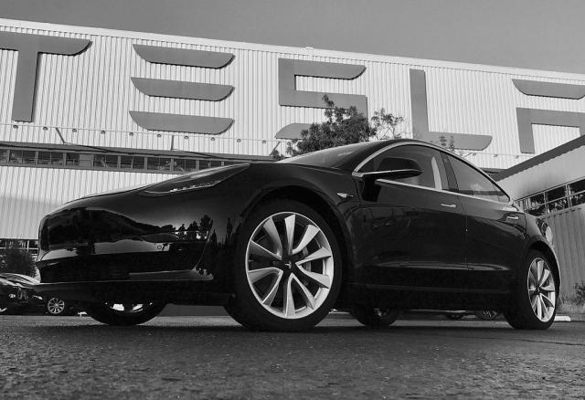 Tesla: Nije “leglo rasizma”, nego leglo dezinformacija