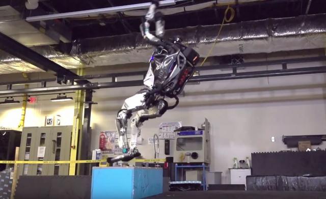 Neverovatan podvig: Robot izveo salto unazad / VIDEO