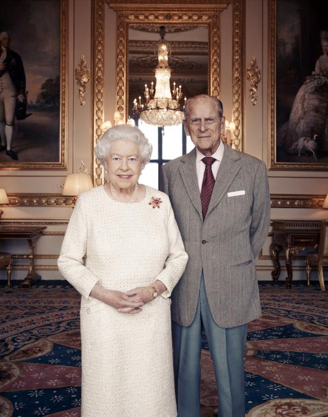 Kraljica Elizabeta i princ Filip slave 70 godina braka / FOTO