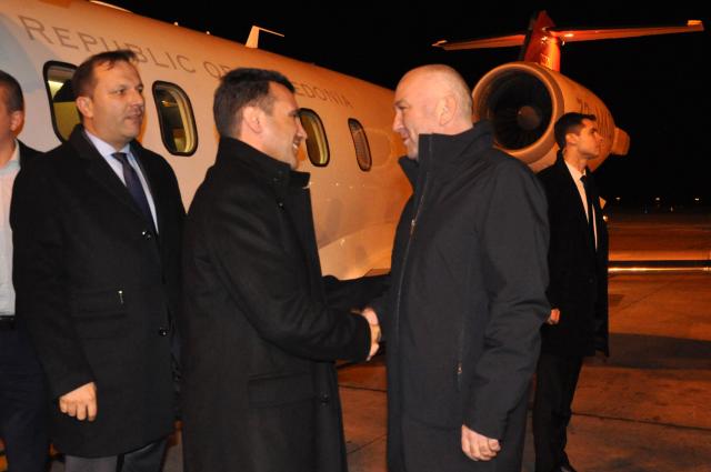 Zaev stigao u Beograd, doèekao ga Nenad Popoviæ FOTO