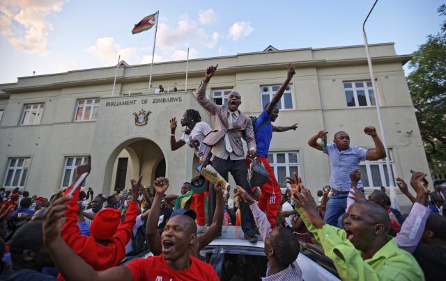 Mugabe podneo ostavku, slavlje na ulicama VIDEO