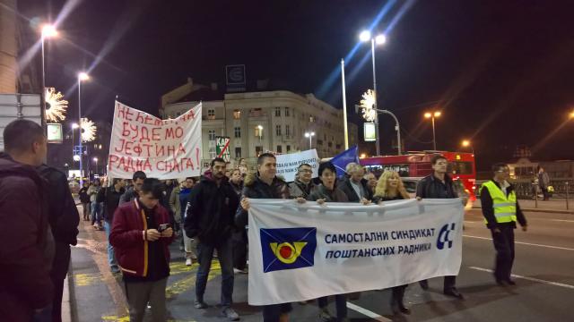 Novi protest radnika Pošte u centru Beograda FOTO