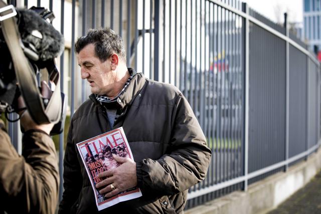 U Hagu i "èovek sa žice": "Sramota ako im je Mladiæ heroj"
