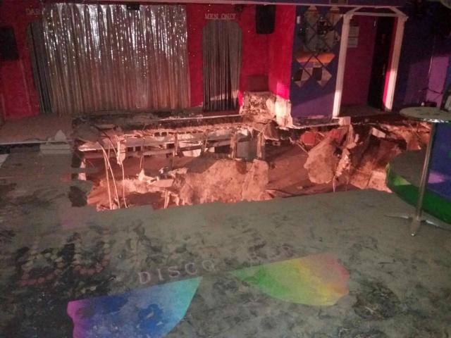 Ogromna rupa na plesnom podijumu, 22 povreðeno FOTO