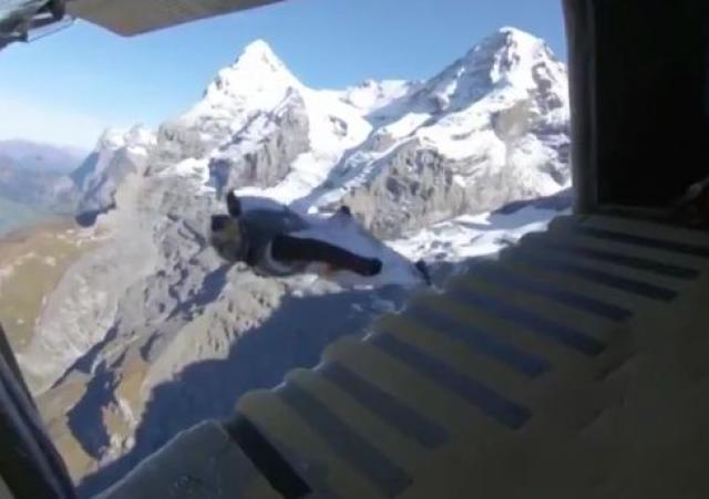 "Totalna ludost": Bejs skakaèi uskoèili u avion u letu VIDEO