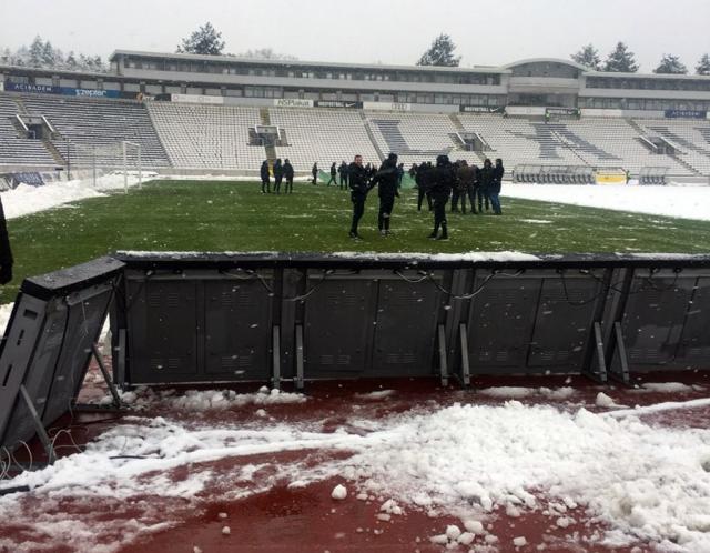 Sneg pomera meè Partizana i Vojvodine