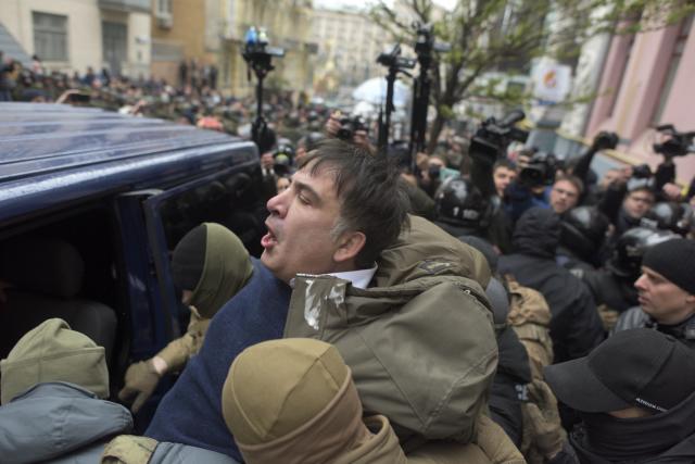 Sakašvilija "oslobodili njegovi", sukobi na ulicama
