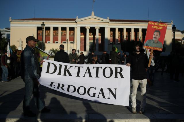 Atina: Kurdi protiv "Erdogana diktatora", spalili mu sliku