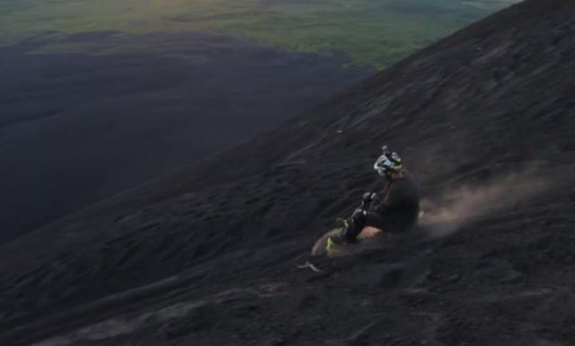 Vulkan-bording, neobièan adrenalinski sport Nikaragve VIDEO