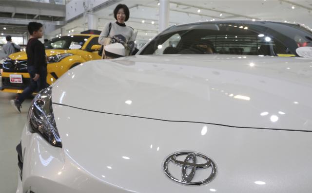 Toyota baca sve karte na električna vozila
