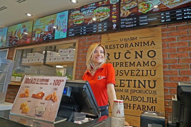 Anđelka Prpić iznenadila kupce u KFC drive thru restoranu