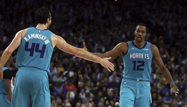 Hauard srušio Ratnike, Hjuston u slobodnom padu