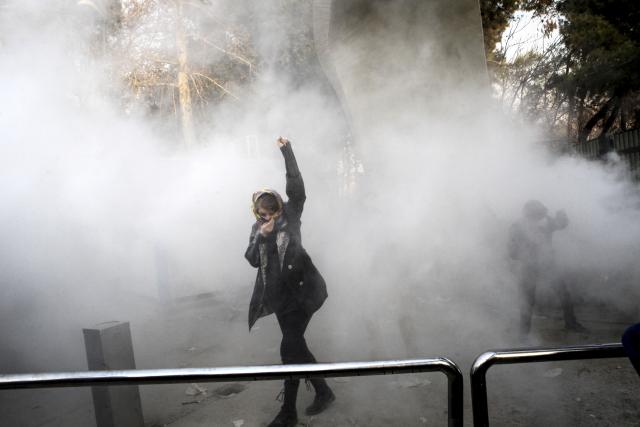 Haos na ulicama treæi dan zaredom - šta se dešava u Iranu?