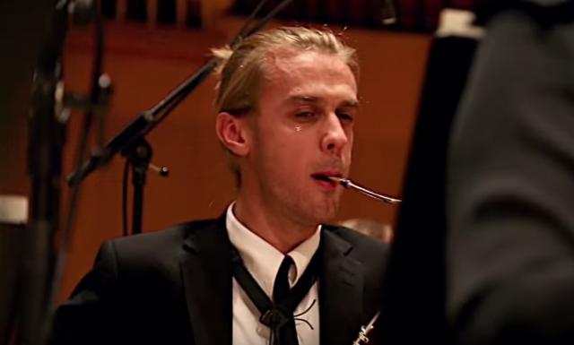 Noæna mora: Orkestar svira dok jede najljuæu paprièicu sveta / VIDEO