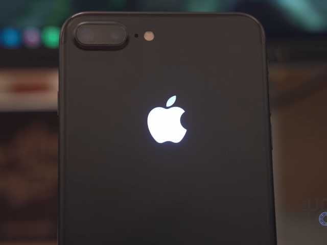 Ovaj trik uèiniæe da Appleov logo na vašem iPhoneu zasija / VIDEO