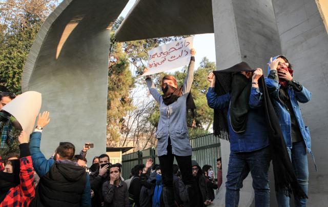 Više od 55 ljudi u pritvoru posle protesta u Teheranu