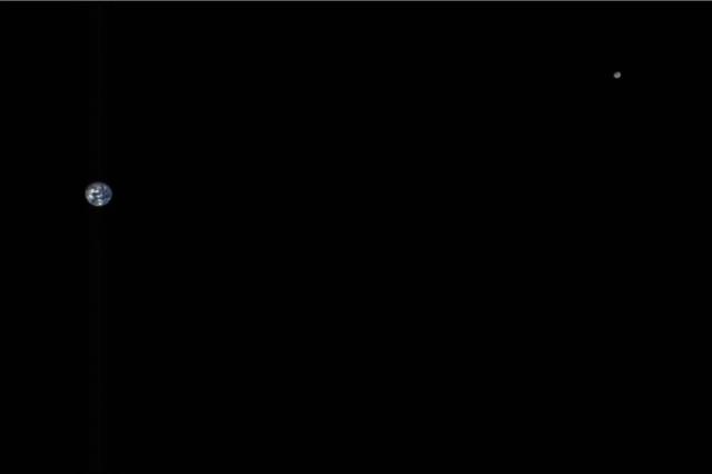 NASA snimila fotografiju Zemlje i Meseca s pet miliona kilometara