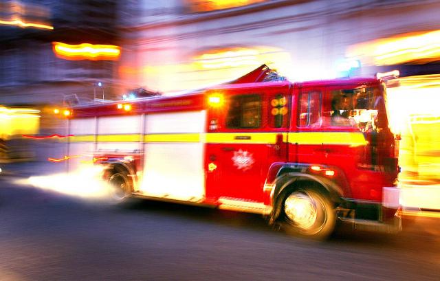 Požar na Čukaričkoj padini: Povređena jedna osoba