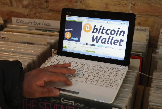 Potpuno zabranjuju kriptovalute: Bitkoin veæ pada