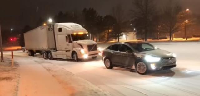 Led zarobio Volvo, spasao ga Tesla (VIDEO)