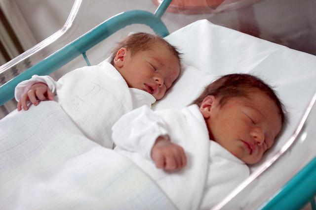 "Blic": Male boginje u porodilištu, zaražene majka i beba