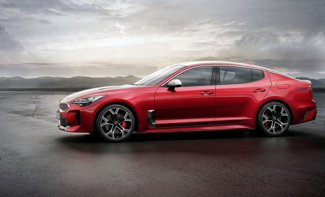 Kia Stinger ide brže nego što kaže fabrika (VIDEO)