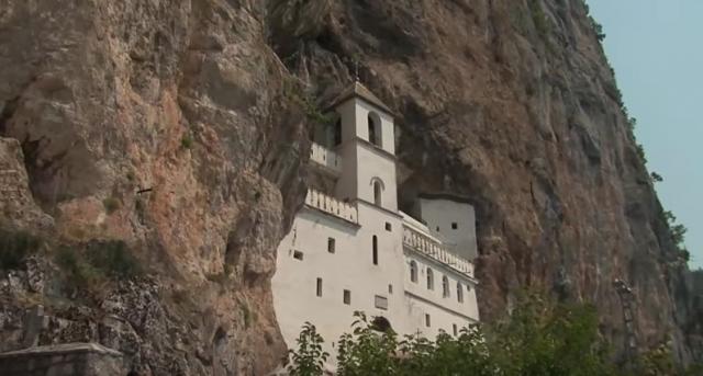 "Novosti": Deo pristalica CPC želi da uzme manastir Ostrog
