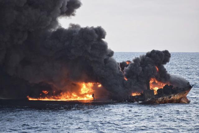 Potonuo iranski tanker; Morski život èeka katastrofa