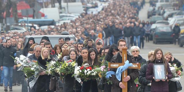 The procession in Kosovska Mitrovica on Wednesday (Tanjug)