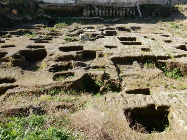 Pronaðene masovne grobnice sa 32 tela