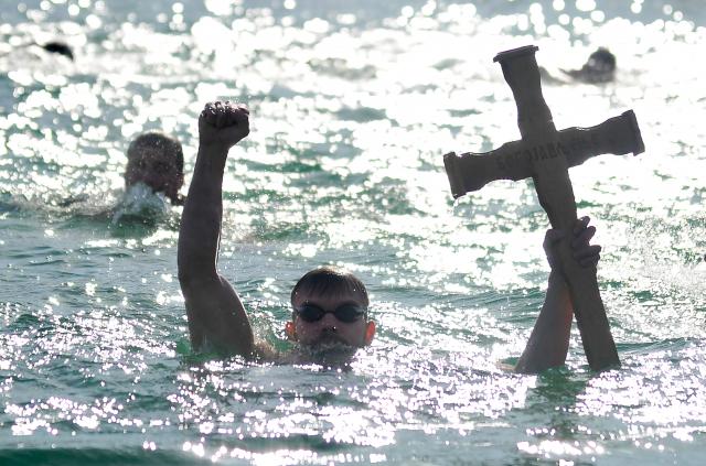 Plivanje za èasni krst, "Srbija koju treba da vide" VIDEO