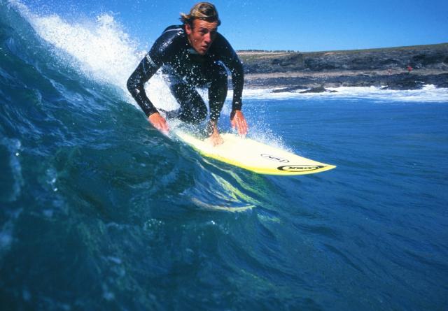 Talasi koji zapljuskuju Portugal pravi su izazov za surfere