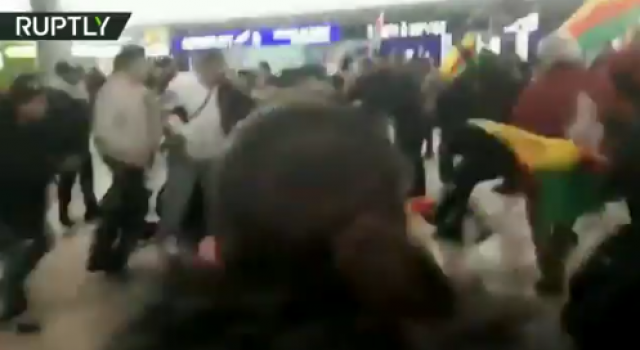 Hundreds of Turks and Kurds fight at German airport/VIDEOS