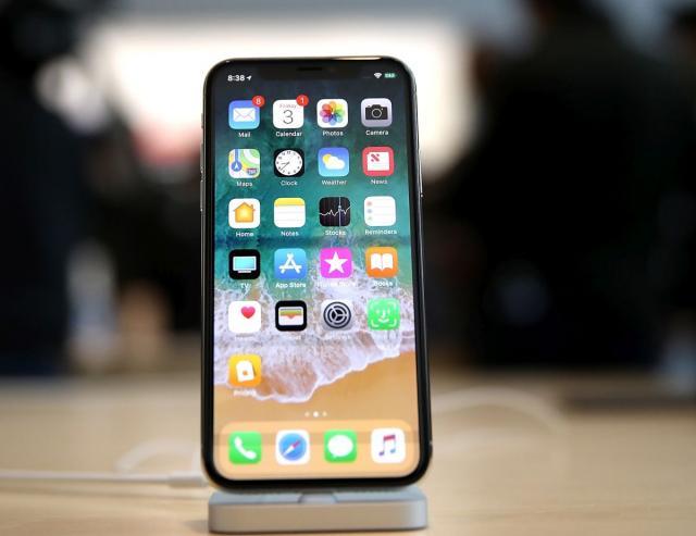 Apple obustavlja proizvodnju iPhonea X na leto?