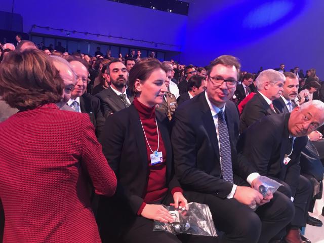 Vučić i Brnabićeva nastavljaju posetu Davosu