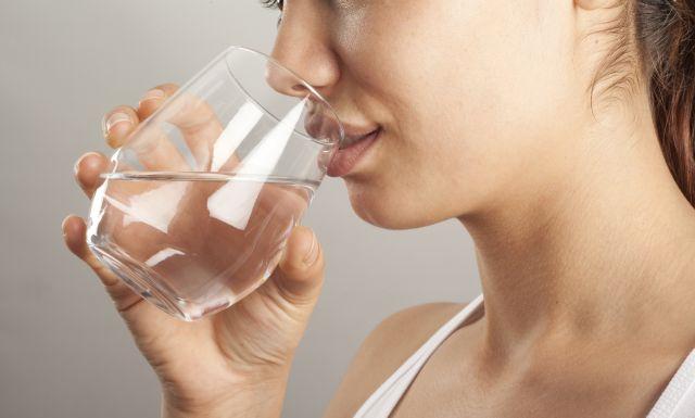 Stručnjaci: Kada je vodu dobro popiti, a kada to baš nije najpametnije?