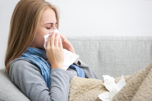 Curi vam nos, kašljete, oseæate se malaksalo: Grip ili nešto drugo?