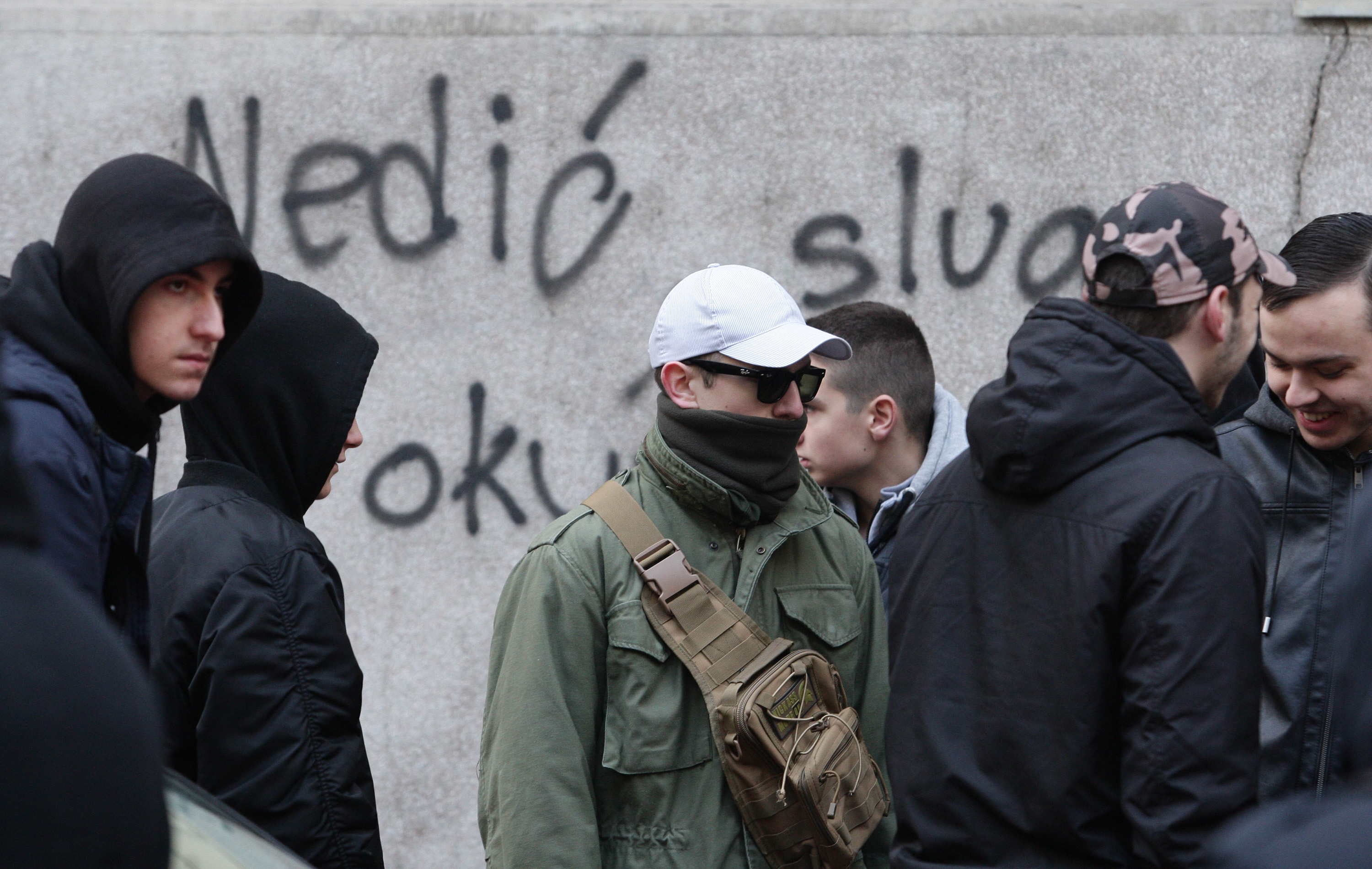 BG: Protest podrške Nediću, kontramiting i "živi zid" FOTO 13896013335a773b3c7f8e6776863228_orig