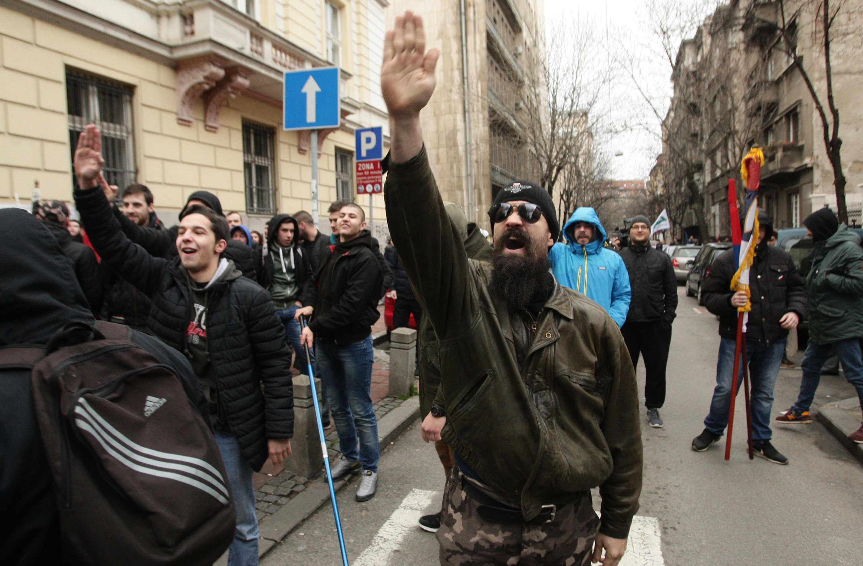 BG: Protest podrške Nediću, kontramiting i "živi zid" FOTO - Page 3 14088765085a773b3d9c873088095131_orig