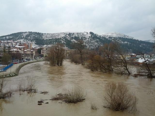 Zbog topljenja snega i kiša poplavljeno 100 kuæa u Sjenici