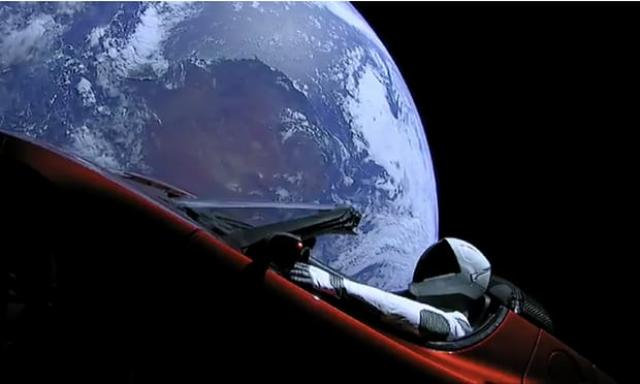Spektakl: Lansiran "falkon hevi" - "Tesla" lebdi oko Zemlje VIDEO