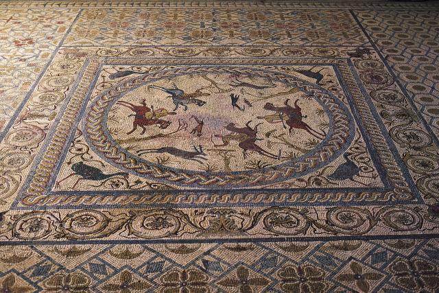 Pronaðen mozaik star 1.800 godina