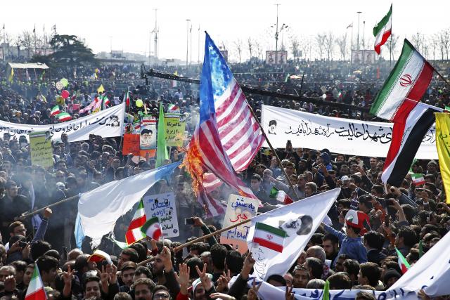 Stotine hiljada Iranaca na ulicama, gorela zastava SAD