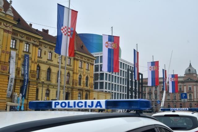 Indeks: Zagreb pod srpskim zastavama i snajperistima FOTO
