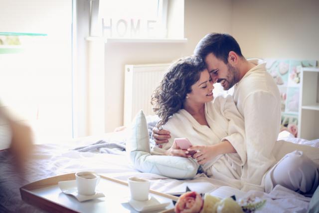 Korak po korak: Kako pet faza zaljubljenosti utiče na vaš organizam