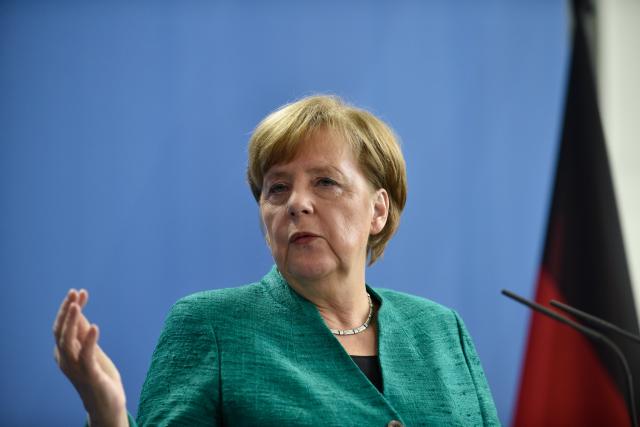 Presedan: Merkelova prkosi Poljacima - Putine, šta nudiš