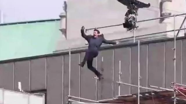 Tom Kruz skoèio sa katedrale visoke 150 metara / VIDEO